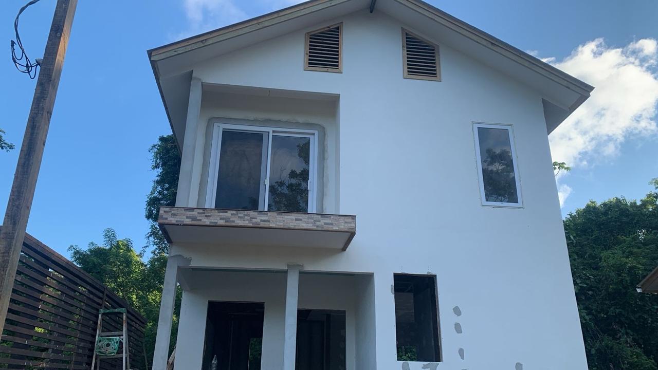 Fachada de villa terminada